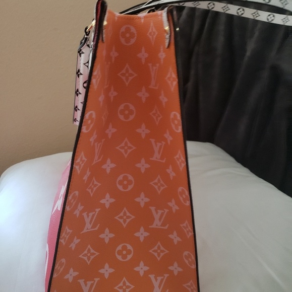 Louis Vuitton OnTheGo Giant Monogram - Picture 3 of 8